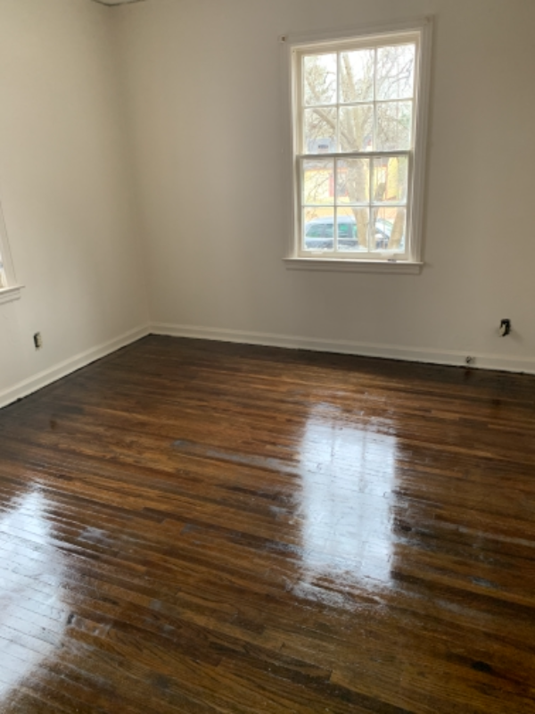 1542 Delano Ave - Photo 6 of 7