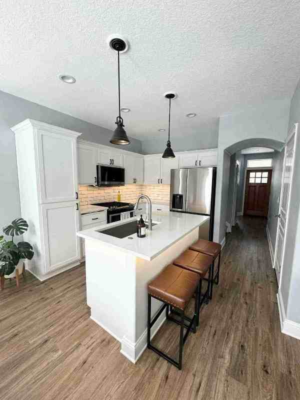 8102 Ne 20th St - Photo 2 of 20