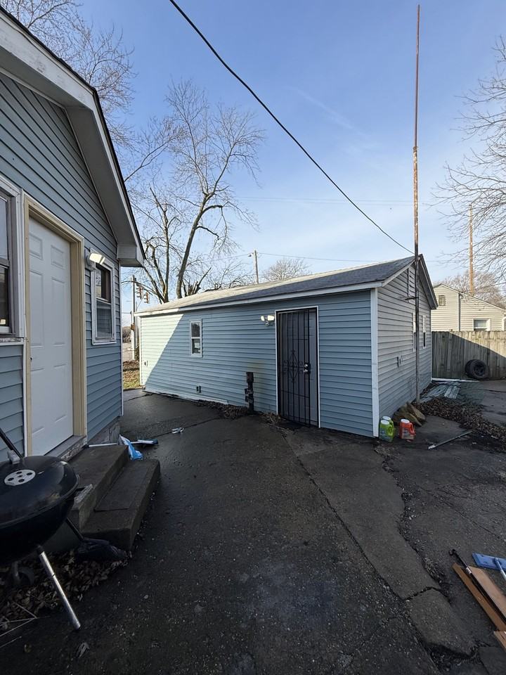 612 E Grand Ave #NA - Photo 2 of 3