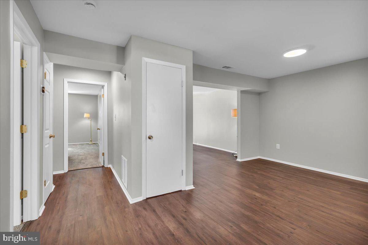 915 Silver Ct - Photo 3 of 13