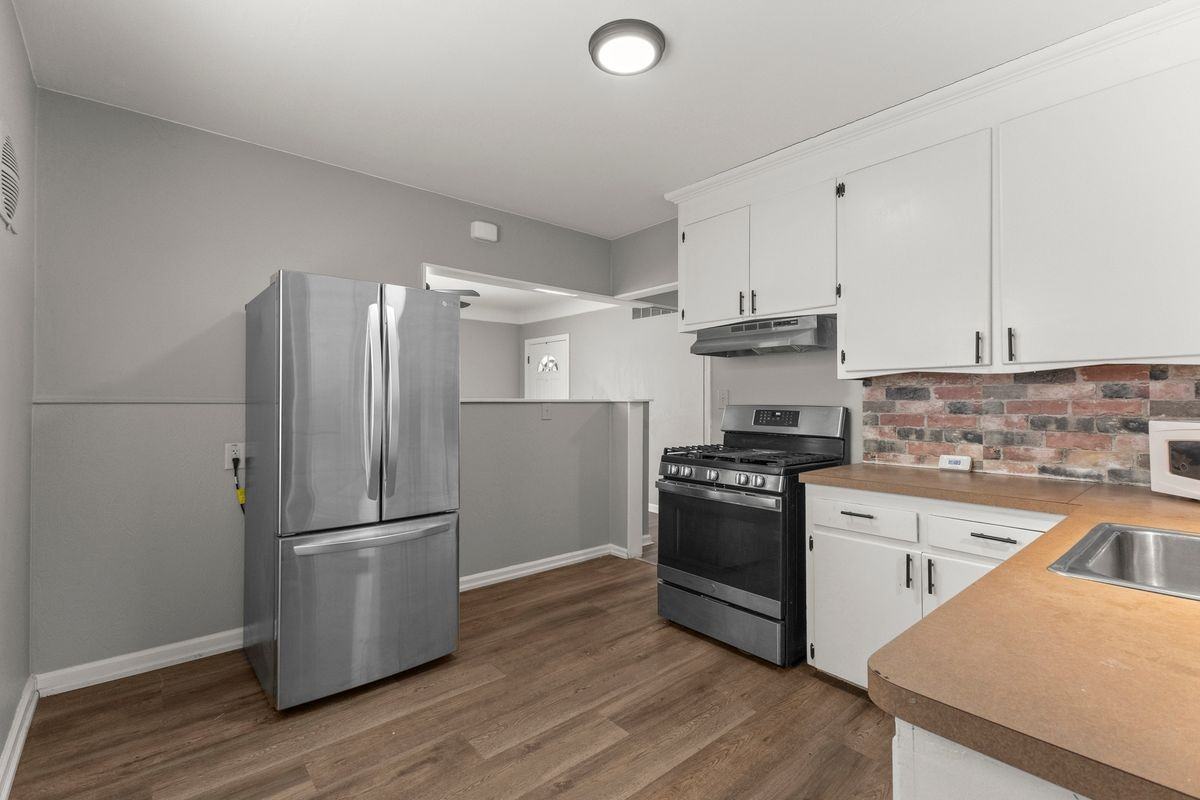 24101 Carlysle St - Photo 3 of 11