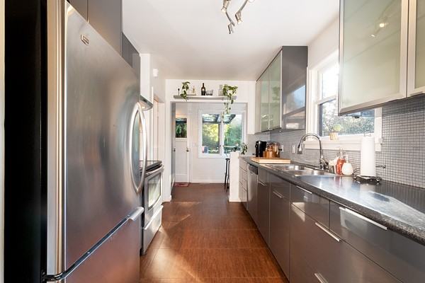 1428 29th Street - Photo 2 of 17