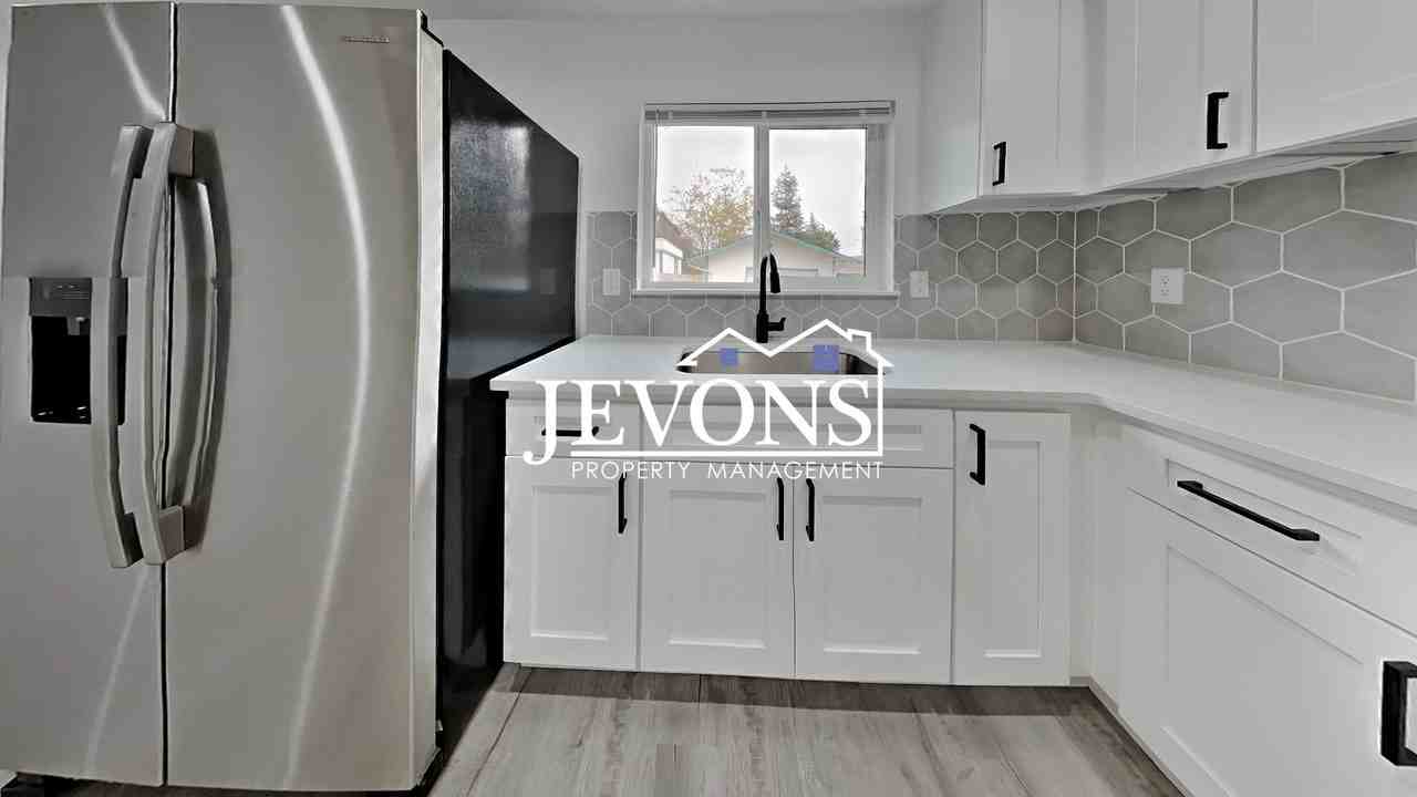 6114 N 49th St Tacoma, WA 98407 - Photo 2 of 32