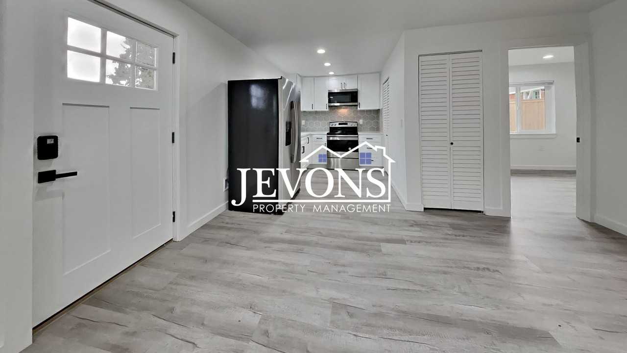 6114 N 49th St Tacoma, WA 98407 - Photo 5 of 32