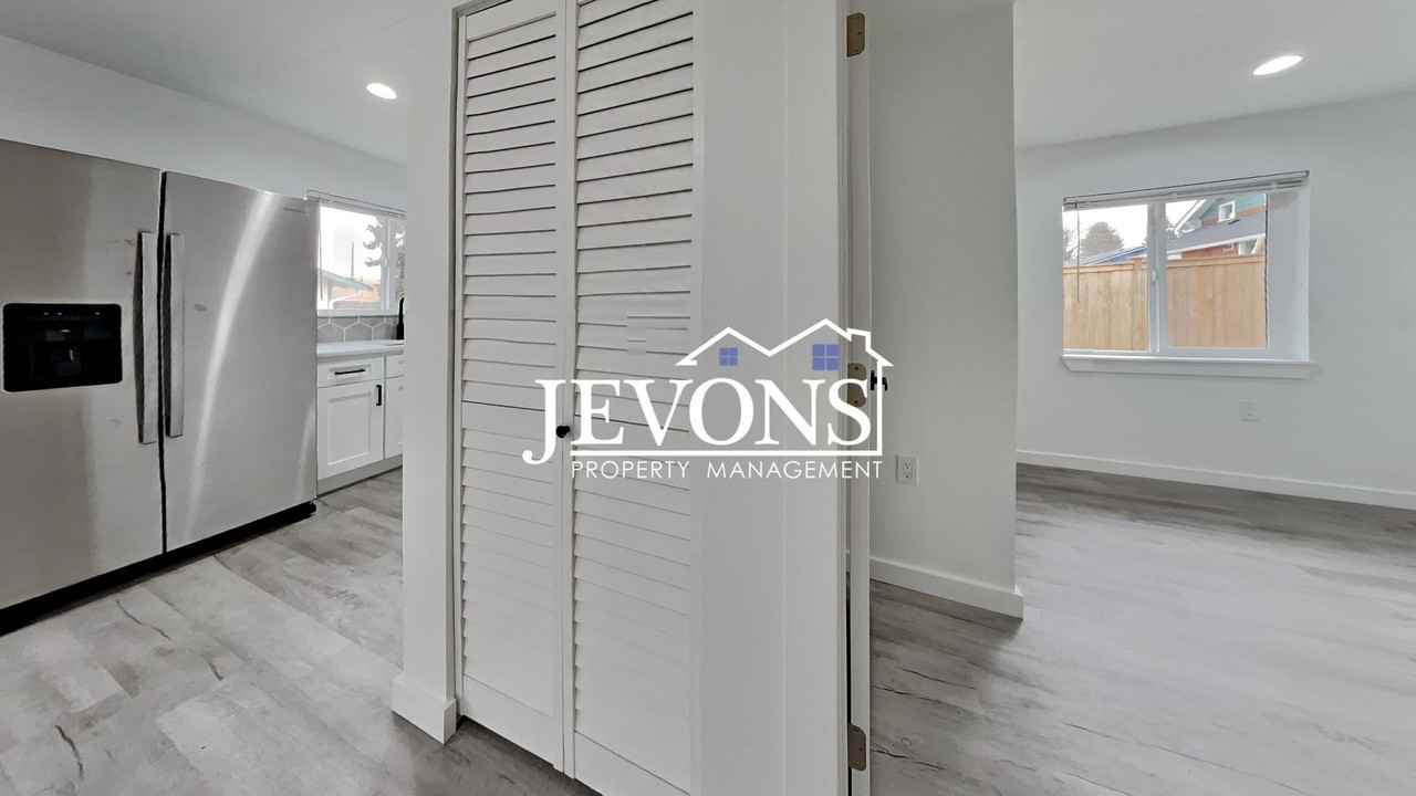 6114 N 49th St Tacoma, WA 98407 - Photo 6 of 32