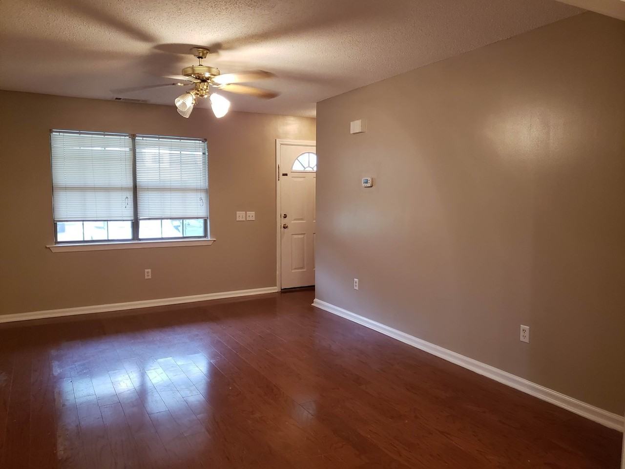 118 Town Park Dr - Photo 2 of 11