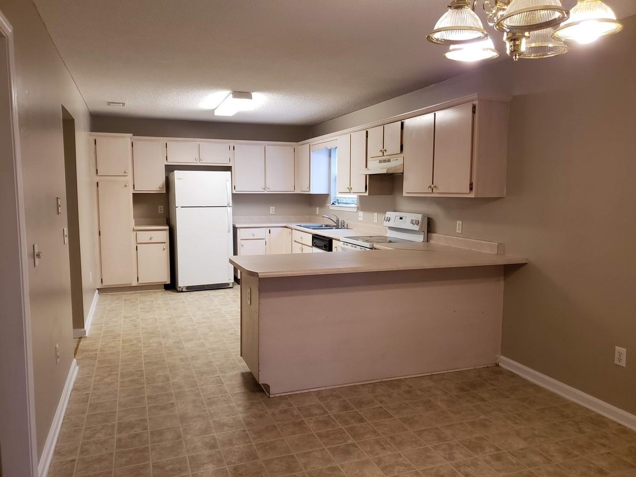 118 Town Park Dr - Photo 3 of 11