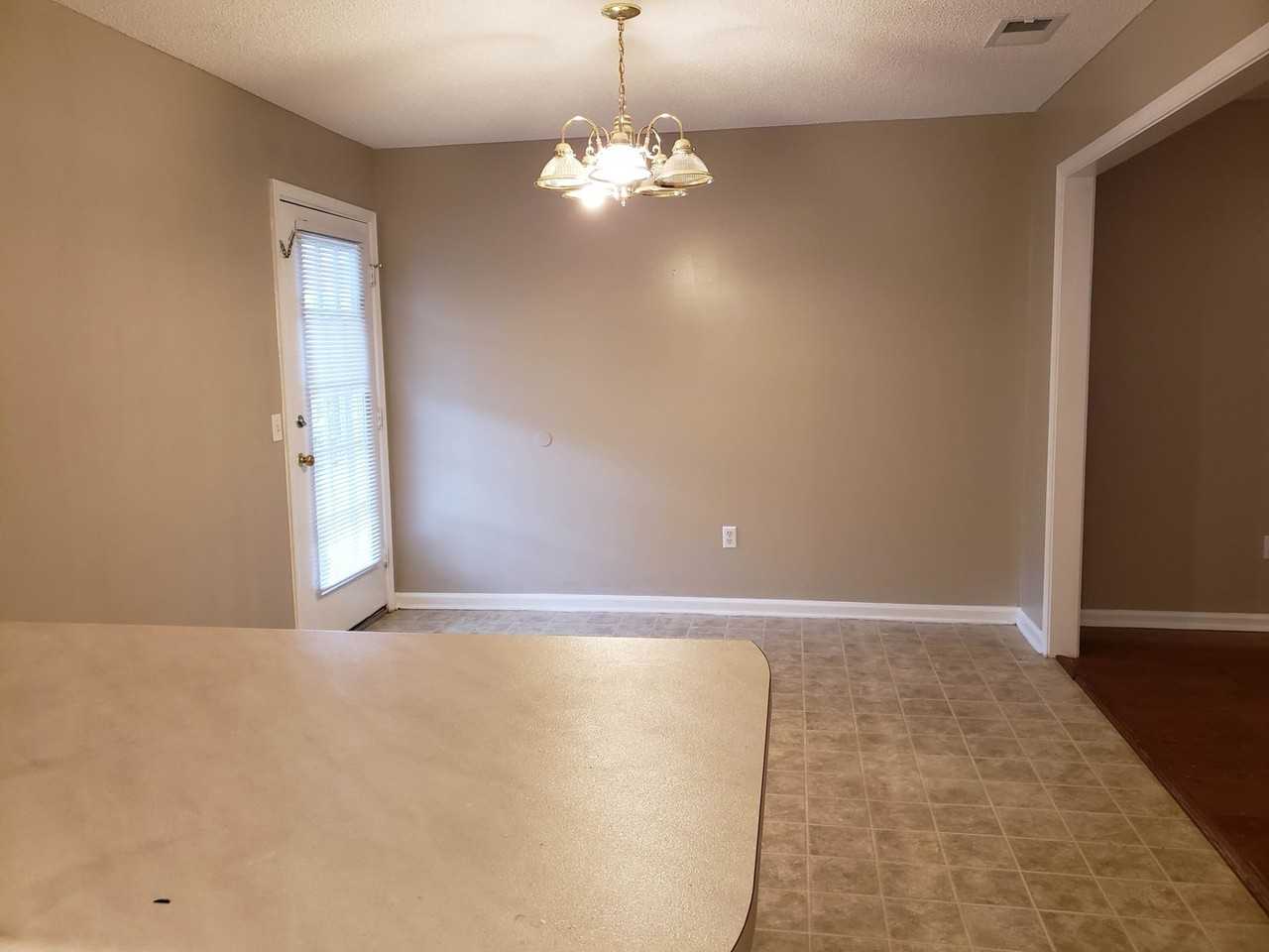 118 Town Park Dr - Photo 4 of 11