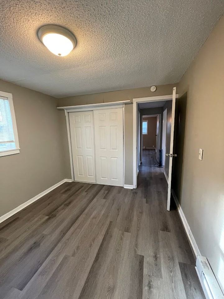 1806 Crabtree Rd - Photo 3 of 5