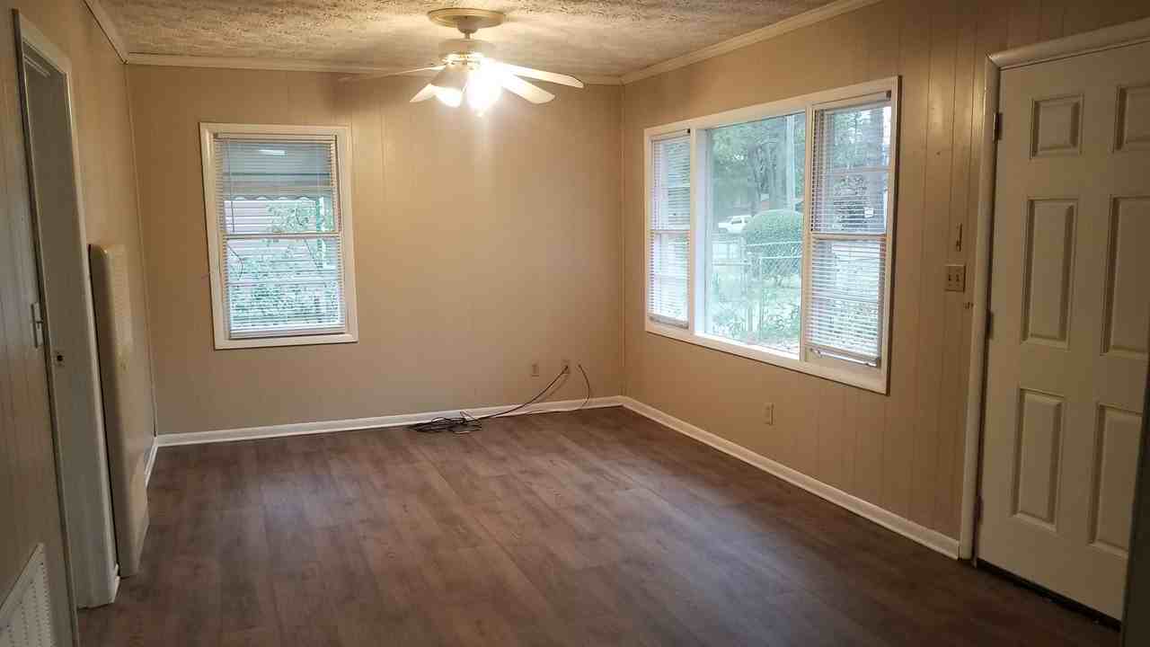 737 E Ann St - Photo 7 of 12