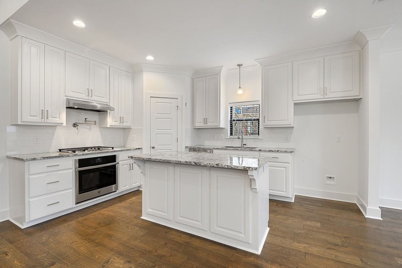 16553 Villa Brielle Ave - Photo 4 of 10