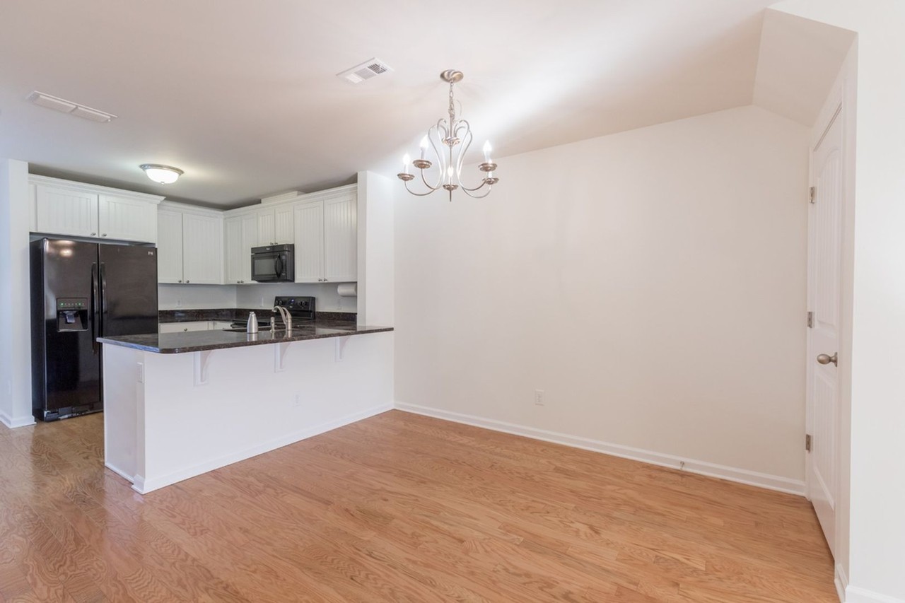 1249 Riverbrook Dr - Photo 3 of 28
