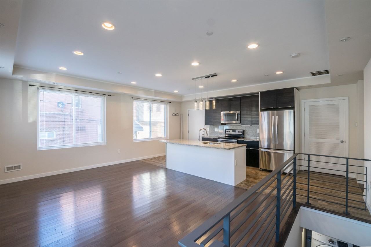 1827 S 20th St - Photo 6 of 39