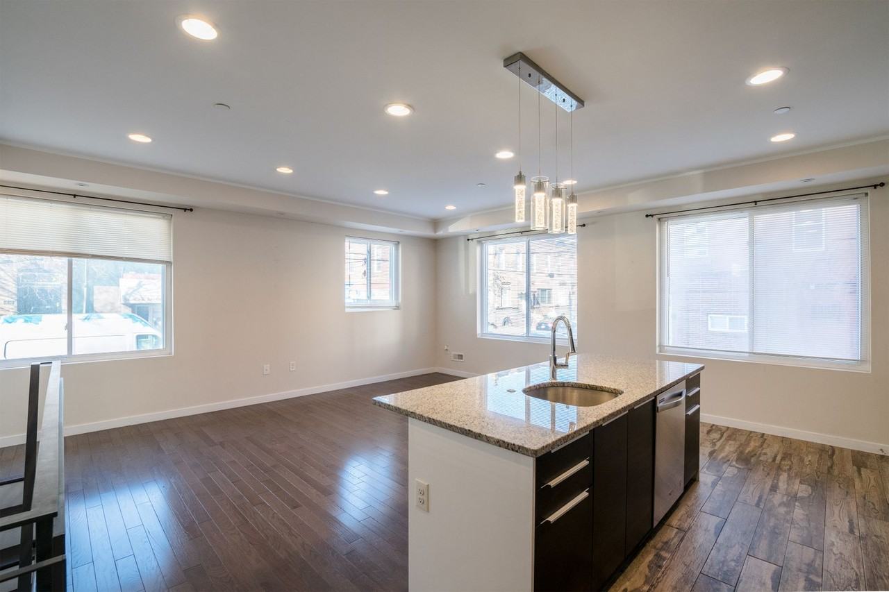 1827 S 20th St - Photo 7 of 39