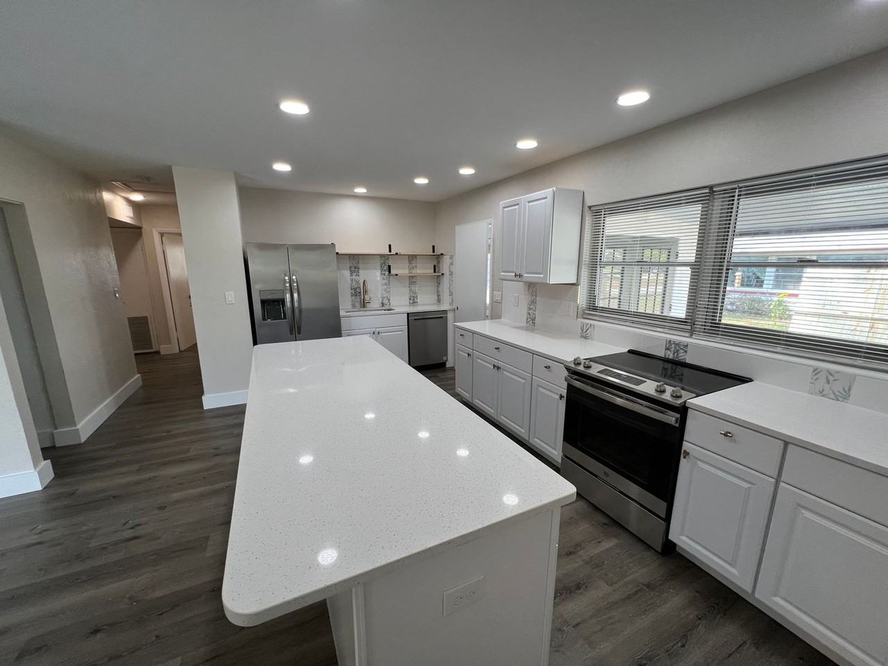 1906 31st St W - Photo 3 of 29