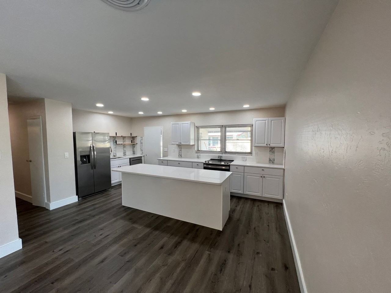 1906 31st St W - Photo 5 of 29