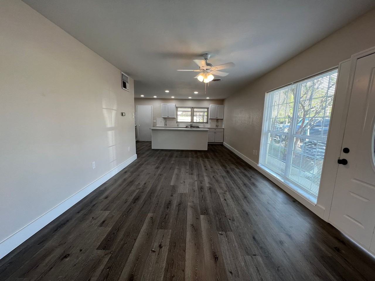 1906 31st St W - Photo 7 of 29