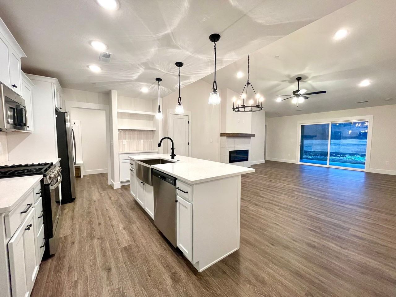 4917 Plumthicket Dr - Photo 2 of 24