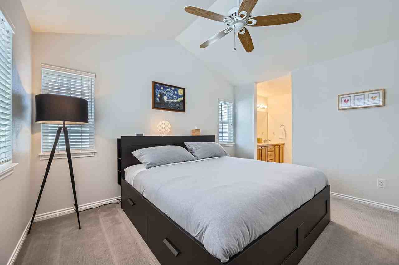 2524 Lexington St - Photo 3 of 35