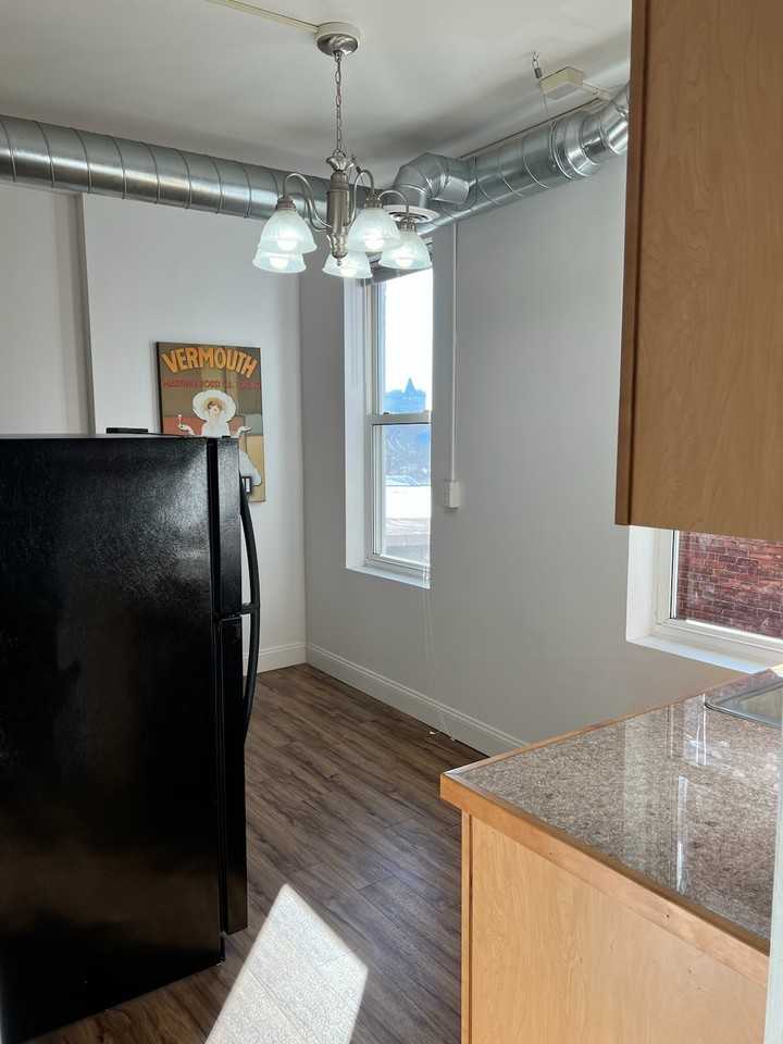 513 N State St #5 - Photo 3 of 10