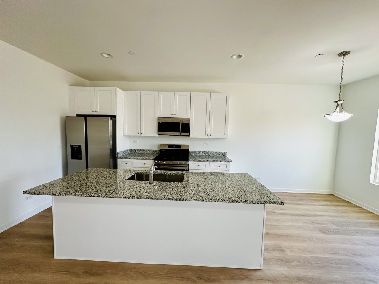 1015 Gillespie Ln - Photo 5 of 17