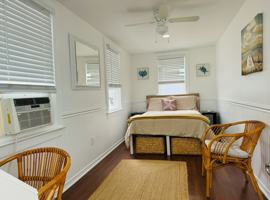 featured image of 822 E Broadway #1