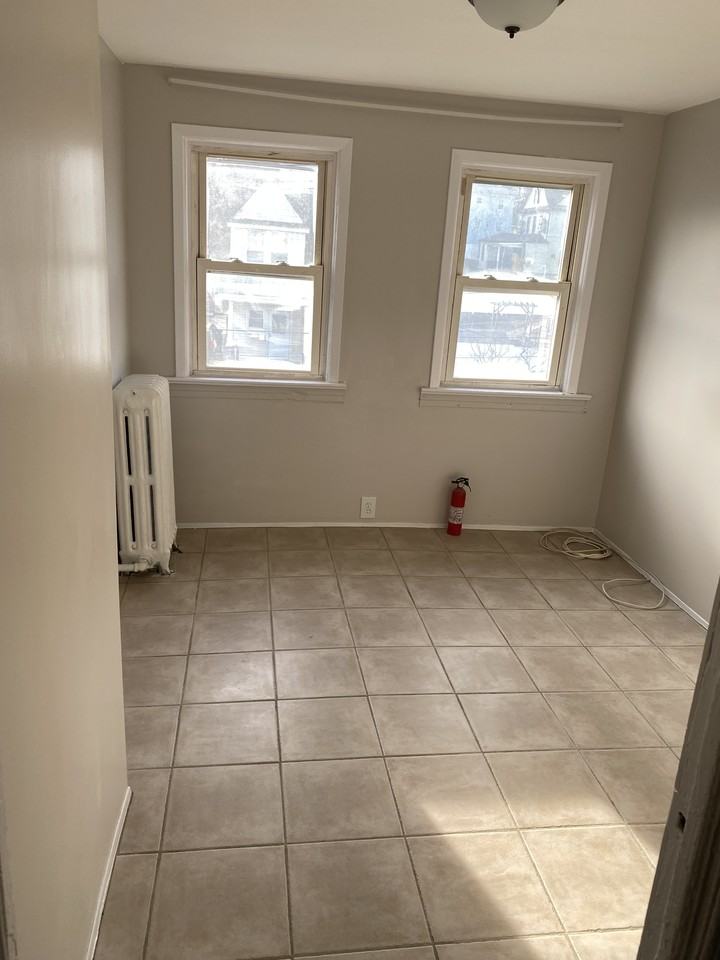 65 Dewitt Pl #3rdFL - Photo 3 of 17