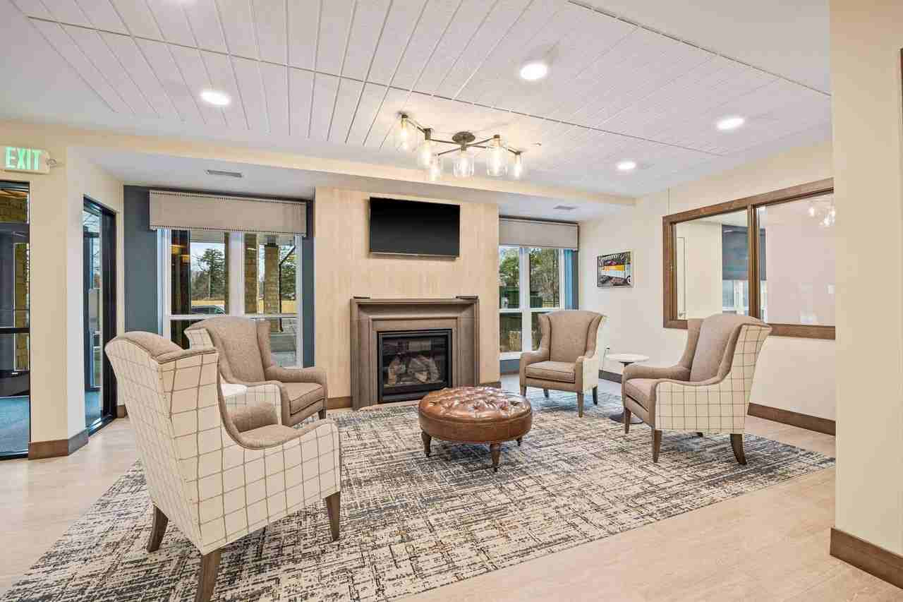 Forty Forty Flats - Photo 4 of 50