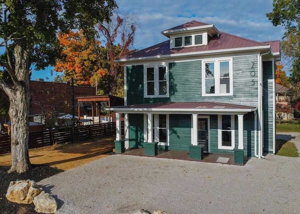 205 Broadway St - Photo 2 of 29