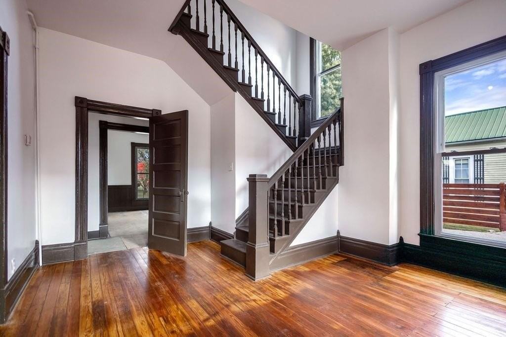 205 Broadway St - Photo 3 of 29