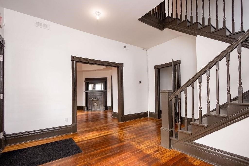 205 Broadway St - Photo 5 of 29