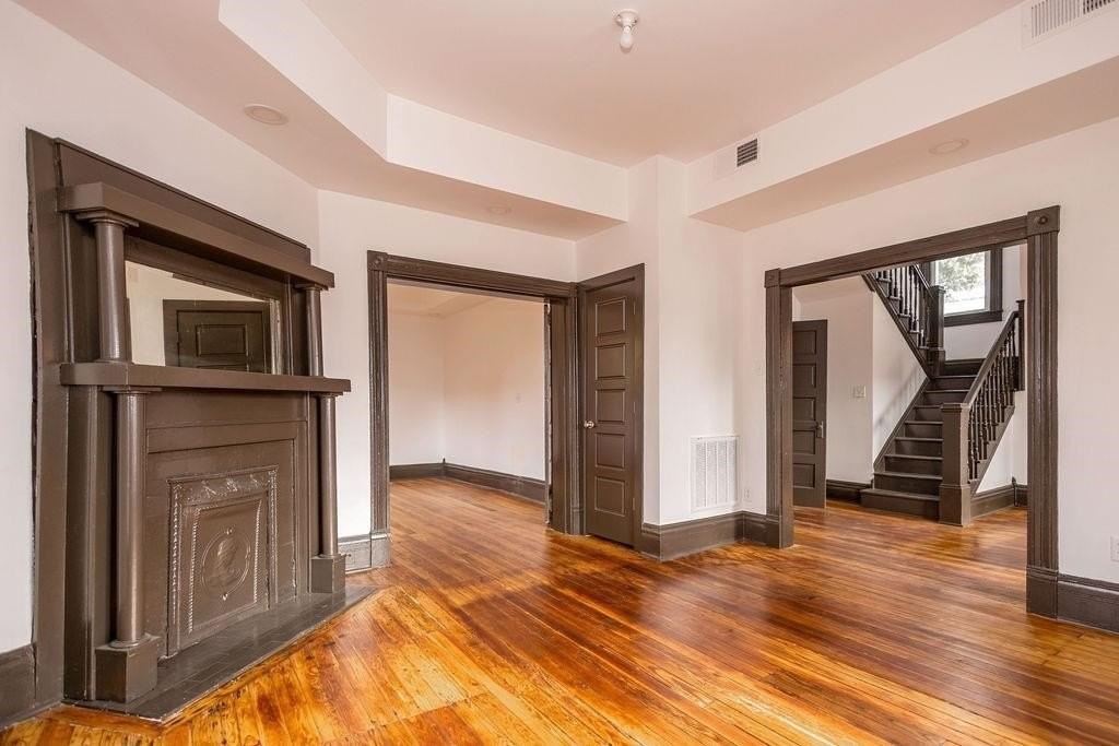 205 Broadway St - Photo 7 of 29