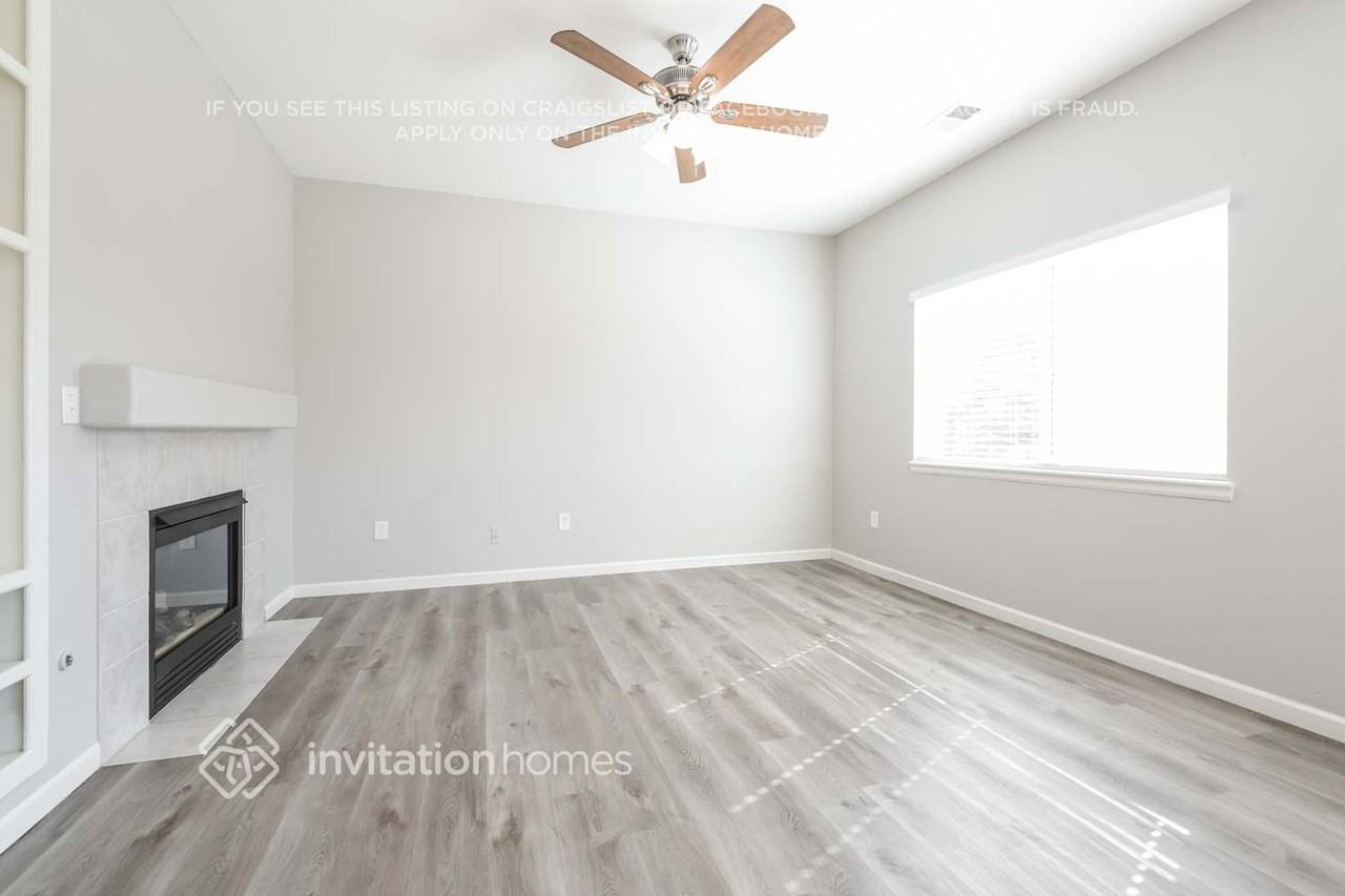 19398 E 58th Dr - Photo 6 of 18