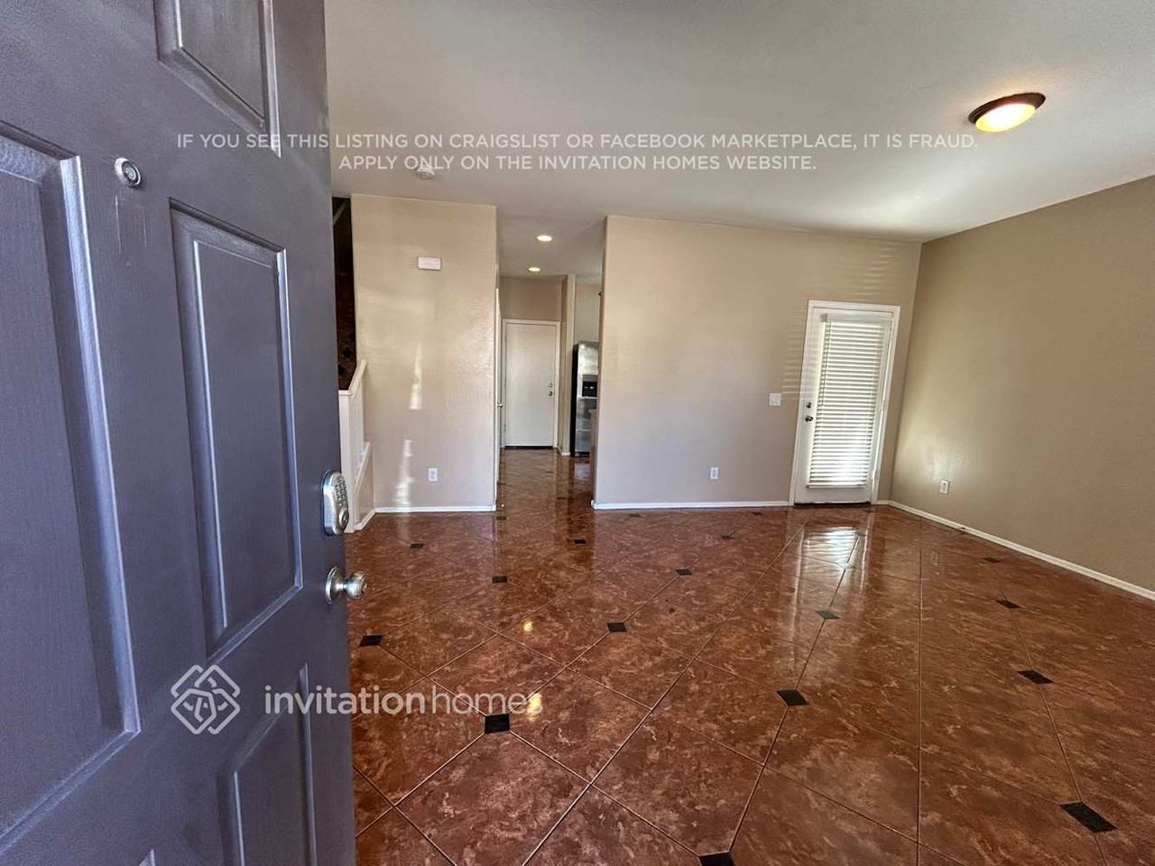 5203 W Warner St - Photo 4 of 16