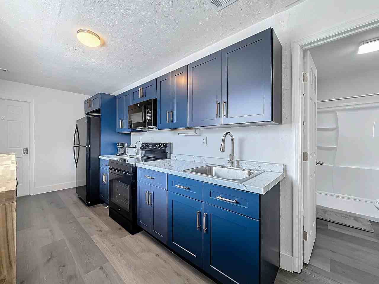 W 34th St - Photo 3 of 7