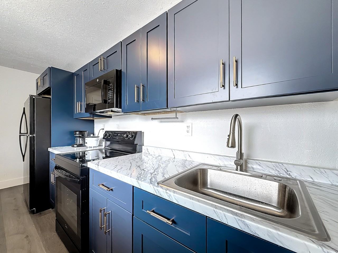 W 34th St - Photo 4 of 7