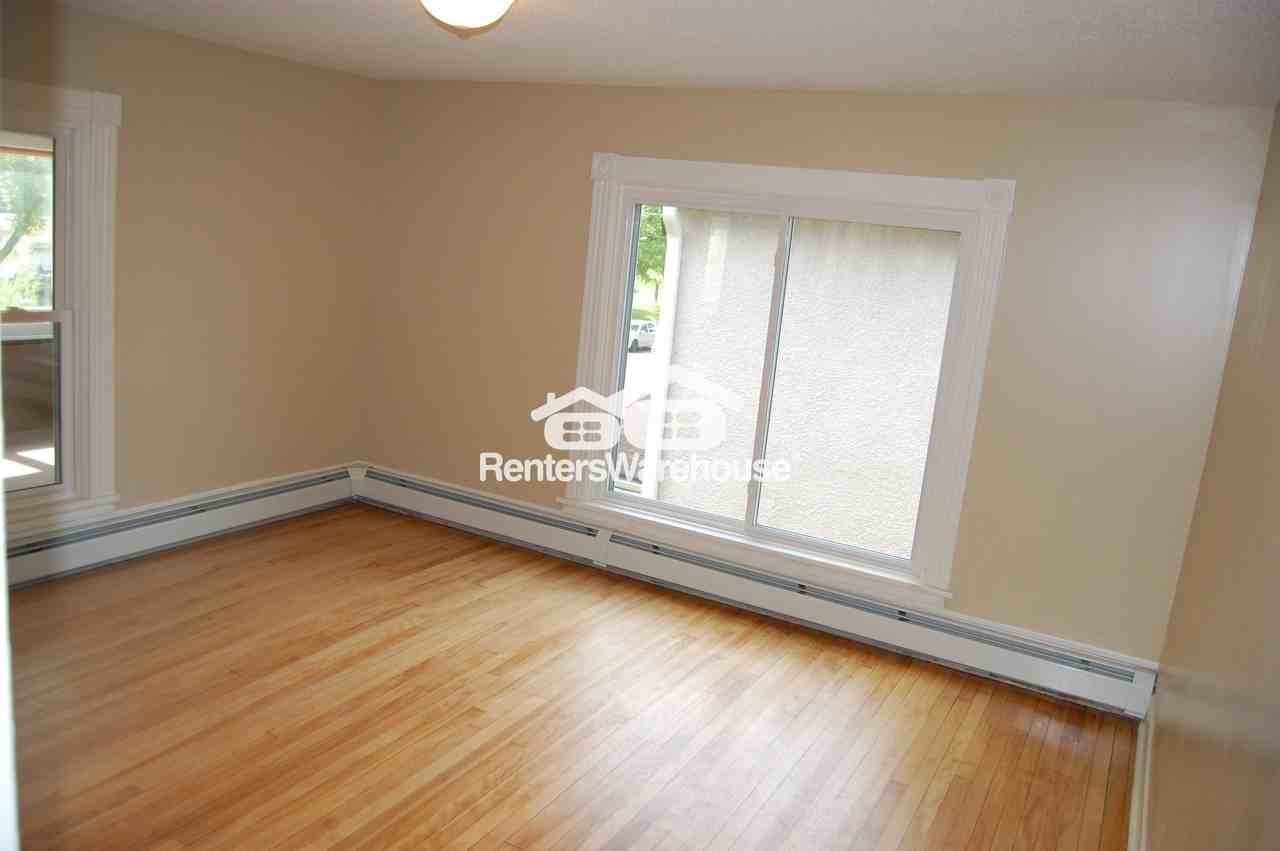 723 12th Ave Se - Photo 2 of 22