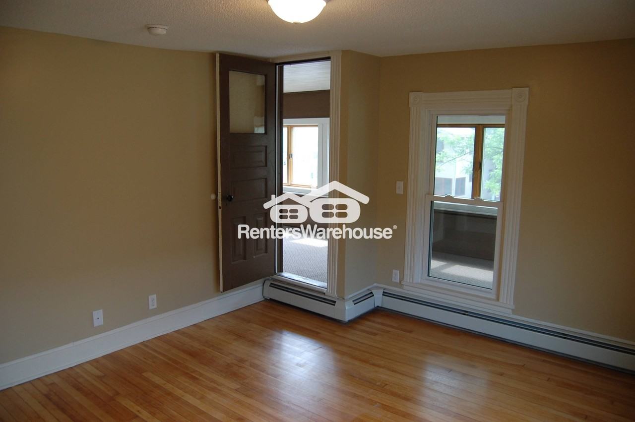 723 12th Ave Se - Photo 3 of 22