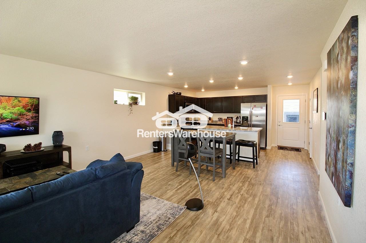 1208 Hummingbird Cir - Photo 2 of 23