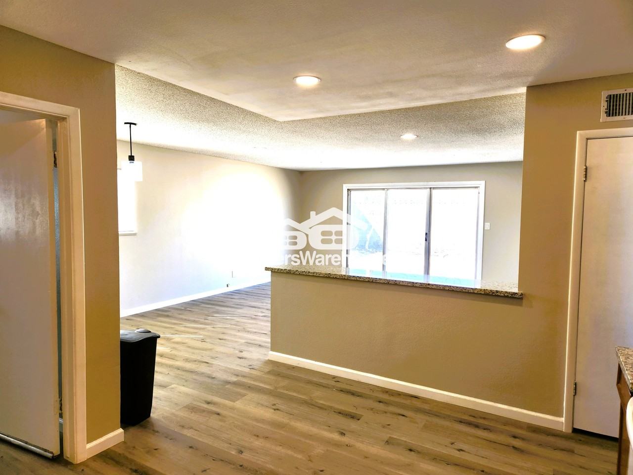 6204 Cromwell Ave - Photo 2 of 27