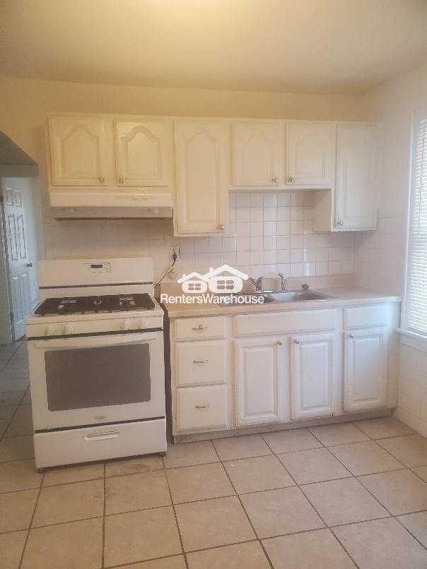 6100 Reichman Ave - Photo 3 of 10