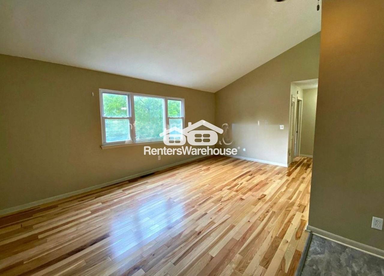 411 Park Ave - Photo 2 of 11