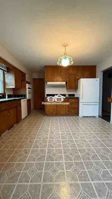 1085 Delaware Ave - Photo 3 of 16