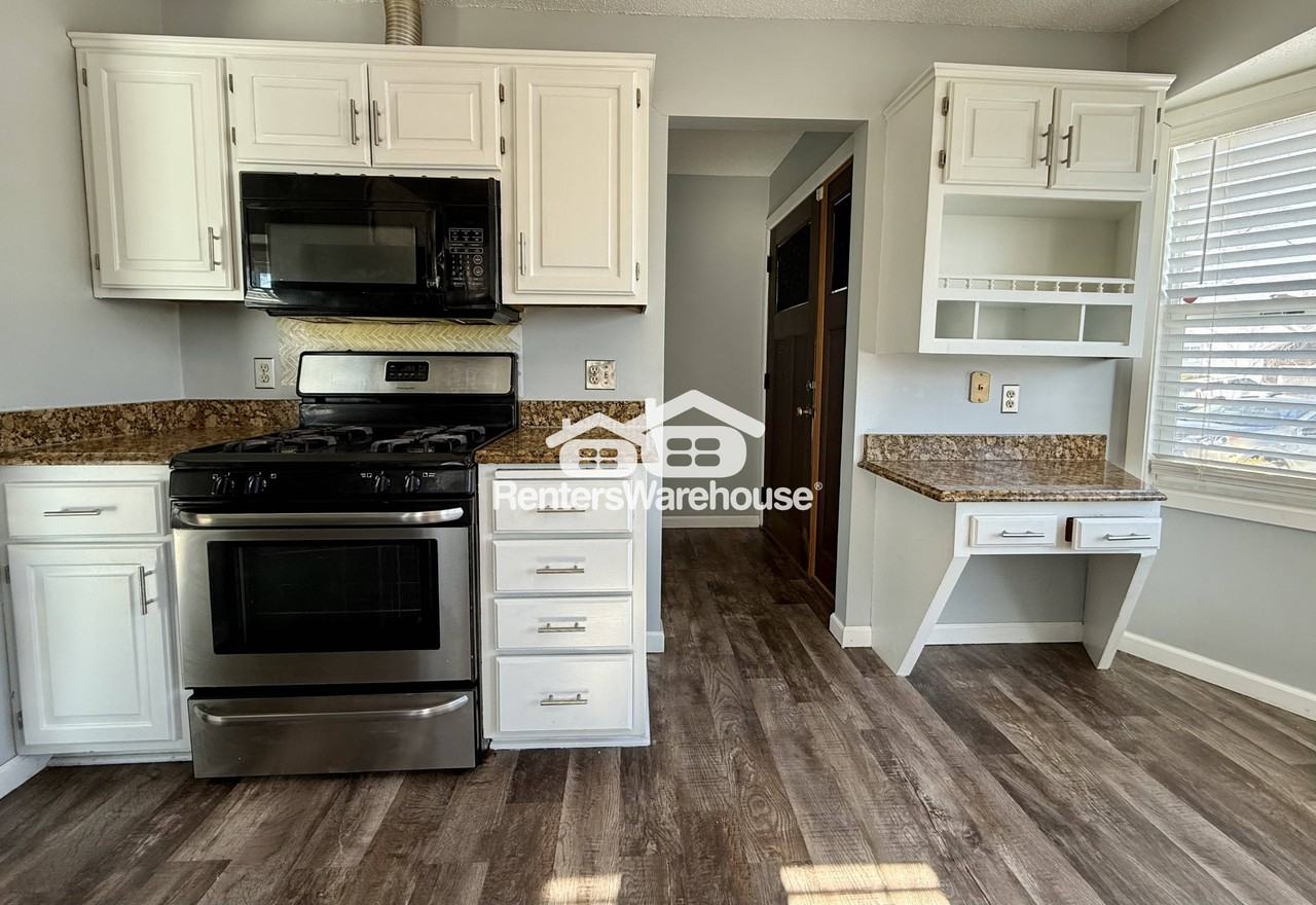 10911 Kentucky Ave N - Photo 6 of 20