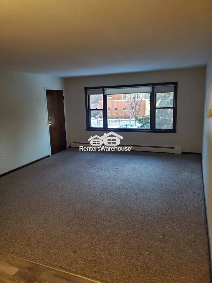 1002 2nd St Ne Apt 4 - Photo 2 of 15