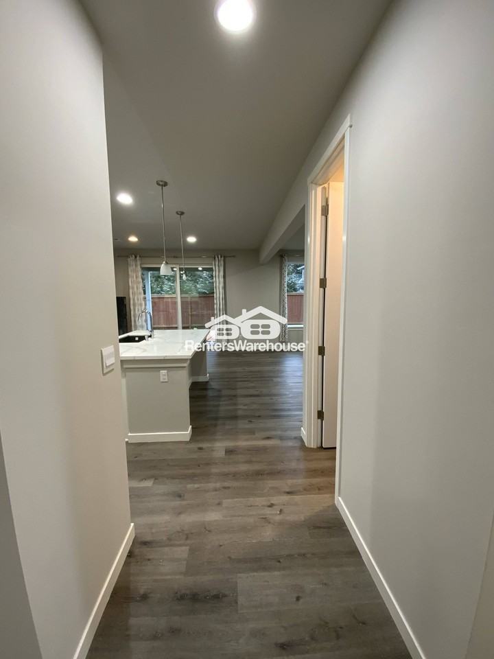 7621 61st Dr Ne - Photo 3 of 30