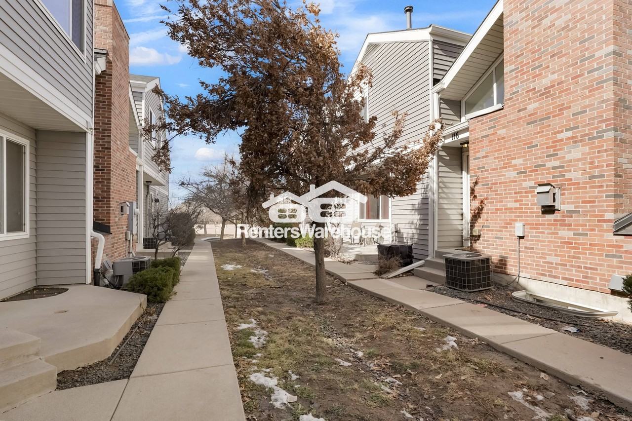 120 S Moline St - Photo 2 of 26