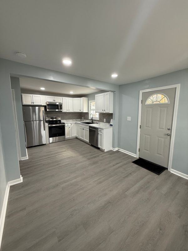129 S Old Church St - Photo 3 of 11