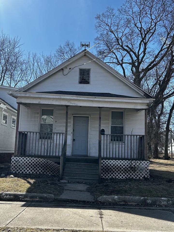 1022 West Adrian G. Hinton Avenue