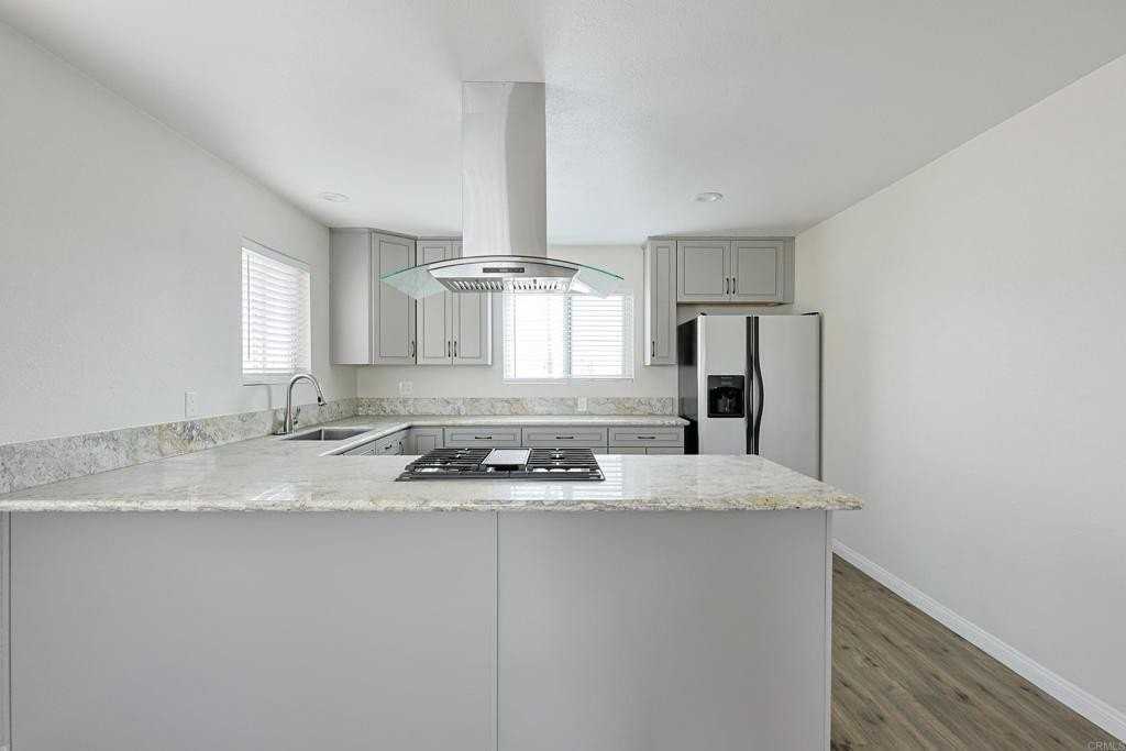 2127 Logan Ave - Photo 5 of 16